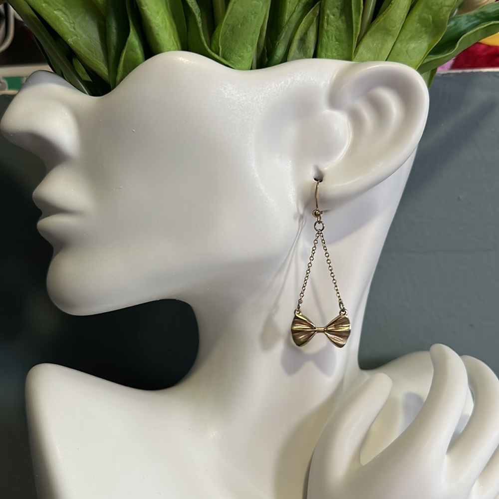 Bow earrings